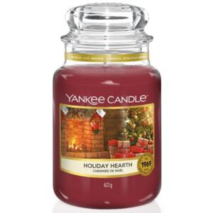 Yankee Candle - vonná svíčka Holiday Hearth (Sváteční krb) 623g (Přátelské setkání u vánočně ozdobeného krbu...hřejivá chvíle s vůní koření a sladkostí je kouzelnou oslavou svátečních tradic.)