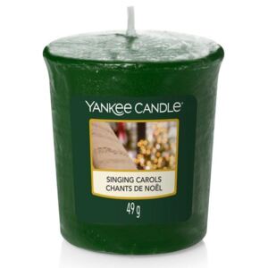 Yankee Candle - votivní svíčka Singing Carols (Zpívání koled) 49g (Harmonický akord ovoce, sváteční zeleně a koření inspiruje oblíbené vánoční koledy.)