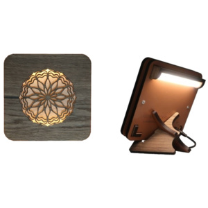 Lampička s motivem mandaly 4 Funkce lampičky: lampička s přímým světlem, barva podsvícení grafiky: teplá bílá, barva pohledové desky: dřevo hnědá