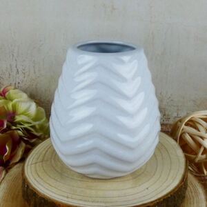 Vroubkovaná váza Adel v bílé barvě- 15 cm