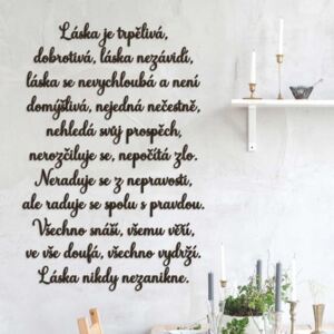 Dřevěný citát z Bible na stěnu - Láska je dobrotivá 