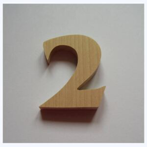 "2" dřevěné domovní číslo v.4,5 cm hnědé