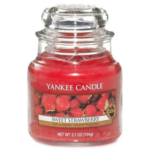 Yankee Candle - Sweet Strawberry 104g (Vůně rudých sladkých jahod, posypaných cukrem. Dokonalý požitek!)