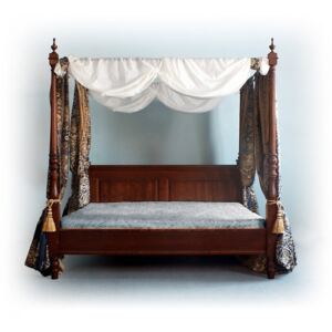 Sloupková zámecká postel