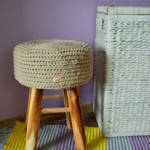 Vekadesign stolička s háčkovaným potahem Barva: Béžová