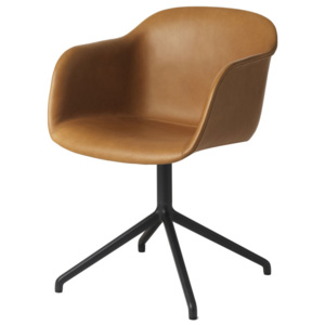 Muuto Židle Fiber Arm Chair s otočnou podnoží, kůže cognac