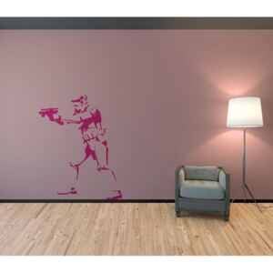 GLIX Banksy "Trooper" - samolepka na zeď Růžová 80 x 100 cm