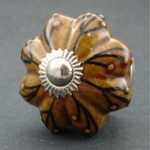 Keramická úchytka- Hnědý květ se vzorem Barva kovu: stříbrná