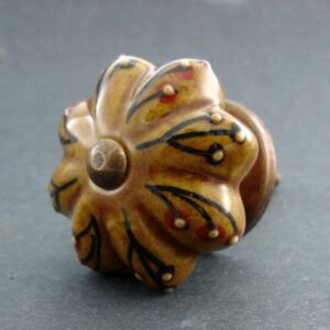 Keramická úchytka- Hnědý květ se vzorem Barva kovu: antik světlá