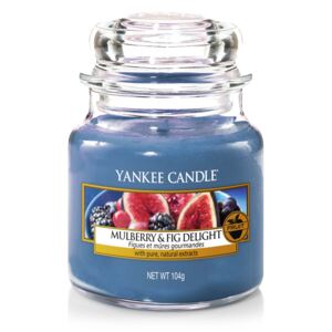 Yankee Candle - vonná svíčka Mulberry & Fig Delight (Lahodné moruše a fíky) 104g (Svůdná vůně šťavnatých plodů moruše a čerstvě utržených fíků. Lahodné svěže ovocné aroma s bohatostí podzimu.)