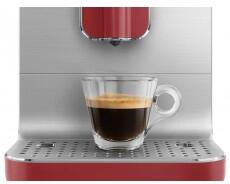 SMEG Automatický kávovar na espresso 19 barů / 1,4l červená BCC01RDMEU
