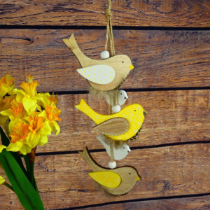 Dřevěná závěsná dekorace- ptáčci žlutí, 32 cm