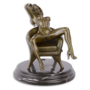 Erotická bronzová socha - Nahá sexy žena na křesle 3