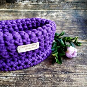 Zapletené příběhy Háčkovaný košík malý | fialové odstíny Název: Grape