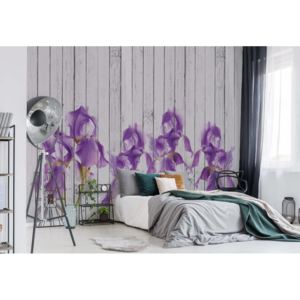 Fototapeta - Wood Planks And Purple Flowers Vintage Chic Vliesová tapeta - 206x275 cm