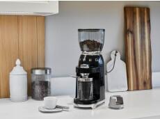 SMEG 50´s Retro Style mlýnek na kávu bílý CGF01WHEU