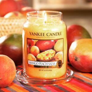 Yankee Candle - vonná svíčka Mango Peach Salsa 623g (Sladké a pikantní… šťavnatá manga a broskve, oživené citrusy, květy zázvoru a růžovým pepřem.)