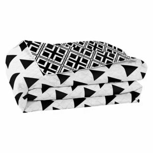 Černobílý oboustranný přehoz z mikrovlákna DecoKing Hypnosis Triangles, 240 x 260 cm