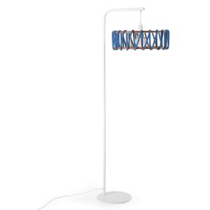 Stojací lampa s bílou konstrukcí a velkým modrým stínidlem EMKO Macaron
