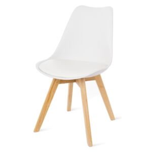 Bílá židle s bukovými nohami loomi.design Retro