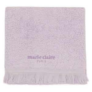 Fialový ručník na ruce Marie Claire