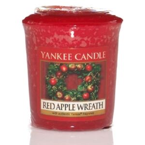 Yankee Candle - votivní svíčka Red Apple Wreath 49g (Návrat domů k vánočnímu stromečku zkrášlí tradiční věnec s jablky. Sváteční aroma sladkých jablek, skořice, vlašských ořechů a zázvoru.)