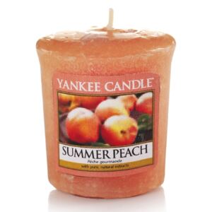 Yankee Candle - votivní svíčka Summer Peach 49g (Čerstvé právě utržené broskve v sadu, které lákají k chutnému a šťavnatému prvnímu zakousnutí. Naprosto lahůdková vůně pro ty, kdo milují sladké zralé broskve.)