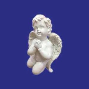 Andělíček sedící modlící se vzhlíží vzhůru 15 x 10,5 x 22 cm