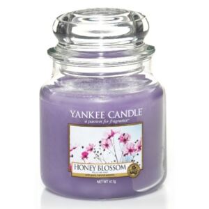 Yankee Candle - vonná svíčka Honey Blossom 411g (Půvabná směs nektaru z květů, medového pižma, frézie a dřev. Aroma je plné a přesto delikátní.)