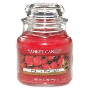 Yankee Candle - vonná svíčka Sweet Strawberry (Sladké jahody) 104g