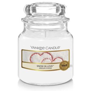 Yankee Candle - vonná svíčka Snow in Love 104g