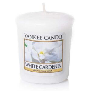 Yankee Candle - votivní svíčka White Gardenia 49g (Jednoduše okouzlující… úchvatná noblesní krása svěžích bílých gardénií v plném květu. Velmi čistá krémová květinová vůně.)