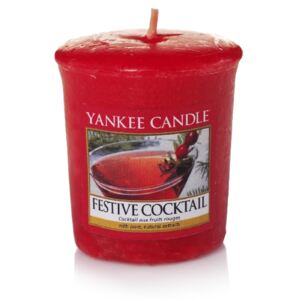 Yankee Candle - votivní svíčka Festive Cocktail 49g (Slavnostní koktejl z ovoce a horských brusinek se špetkou vůně čerstvé borovice. Tradiční, neznatelně štiplavá vánoční vůně.)