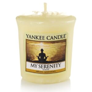 Yankee Candle - votivní svíčka My Serenity 49g (Zklidňující vůně s hřejivým arómatem hrušky a pomeranče, které se mísí s tropickými květy a jemným pižmem.)