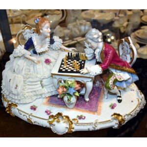 Seltmann Šachová hra (dáma s krajkou) 30 x 20 cm, Porcelánové figurky Unterweissbacher