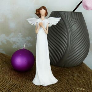 Andělka v bílých šatech s holubicí 15 cm