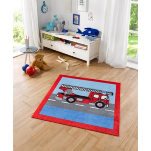 Hanse Home Dětský koberec Hasičscké auto, 100x100 cm - červeno-modrý