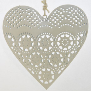 Bílé kovové dekorační srdce na zavěšení 11,5x11,5x1,5 cm