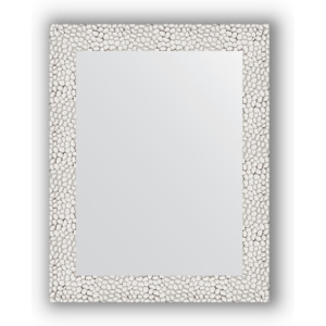 Zrcadlo v rámu, stříbrobílý tepaný reliéf