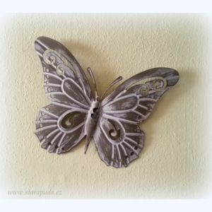 Kovová dekorace na zeď motýl Ava creme