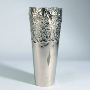 V-Váza Kalmar 17x41cm kov stříbrná
