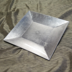 Talíř šedo-stříbrný 24cm čtverec