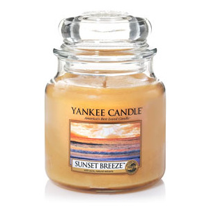Yankee Candle – vonná svíčka Sunset Breeze, střední 411 g