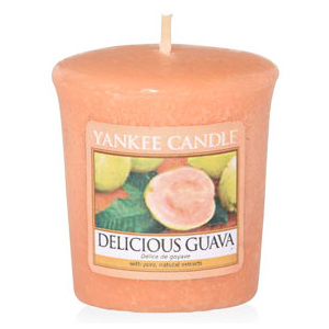 Yankee Candle – votivní svíčka Delicious Guava 49 g