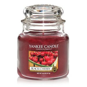 Yankee Candle – vonná svíčka Black Cherry, střední 411 g