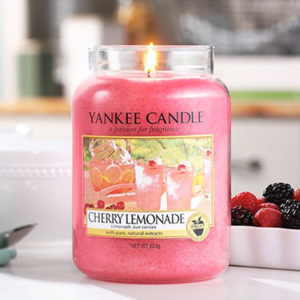 Yankee Candle – vonná svíčka Cherry Lemonade, velká