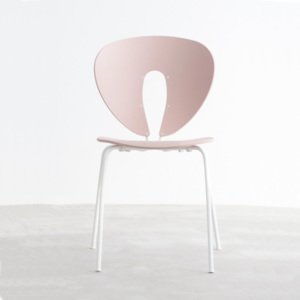 Růžová židle s lakovanými bílými nohami Stua Globus