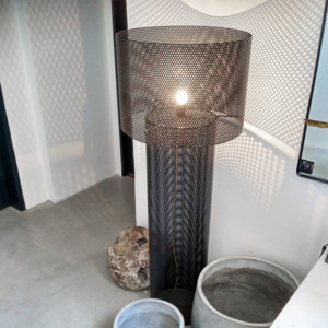 Lampa černá perforovaná ocel XL
