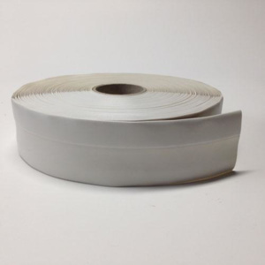 Podlahová lemovka z PVC samolepící bílá, rozměr 5,3 cm x 25 m, IMPOL TRADE
