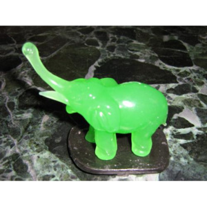 Skleněný slon zelený S pro štěstí